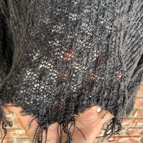 Very J charcoal gray long sleeve sweater size medium - Picture 5 of 7